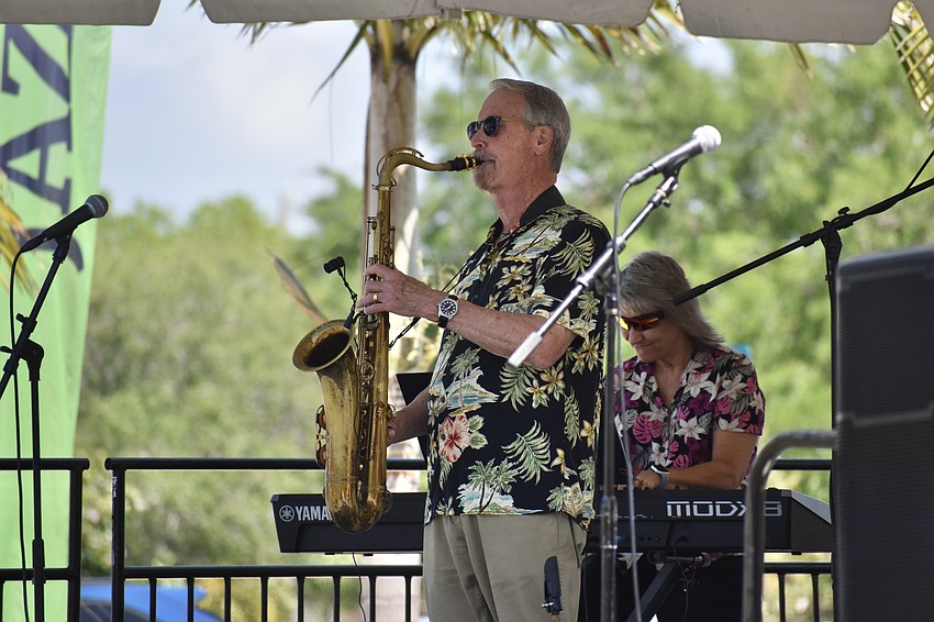 Pete BarenBregge performs with the Pete BarenBregge band.
