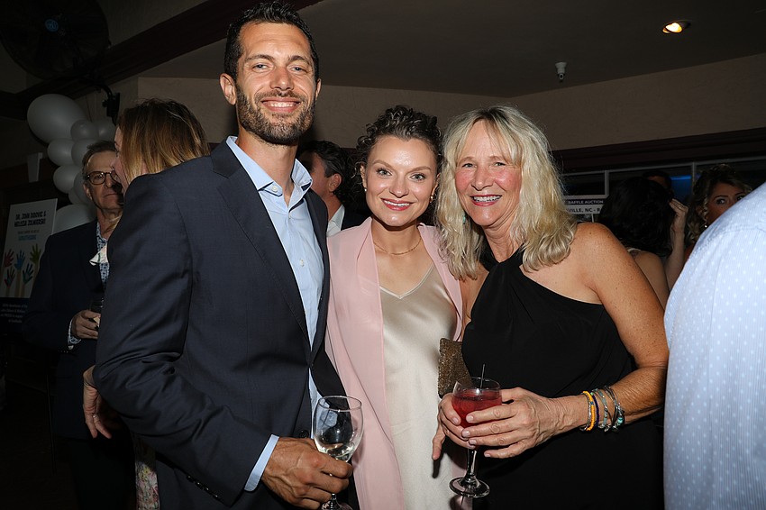 Bobby and Lindsay Sweeting, with kindergarten teacher Kelly Holt