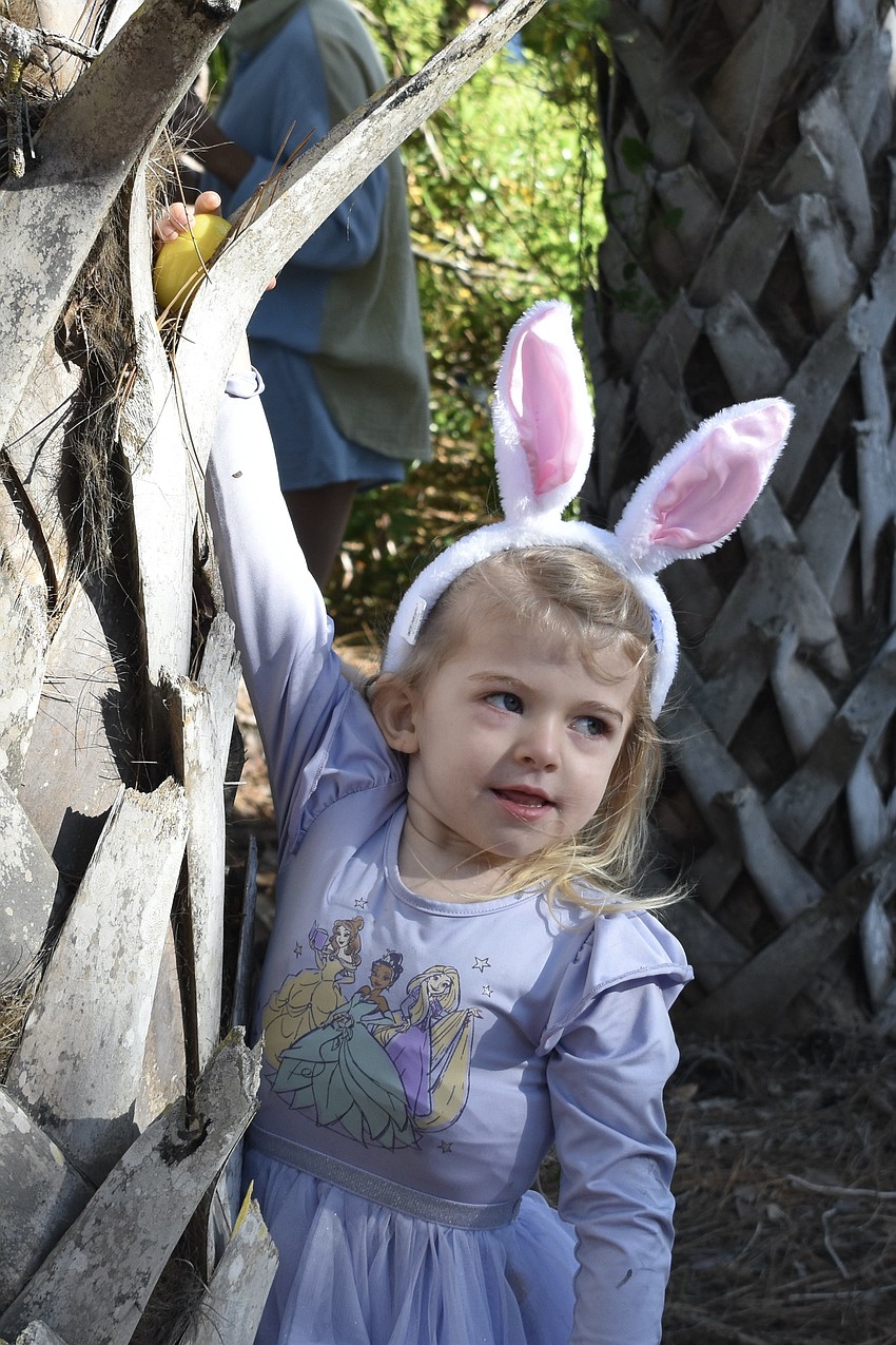Jordyn Wade, 4, discovers an egg.