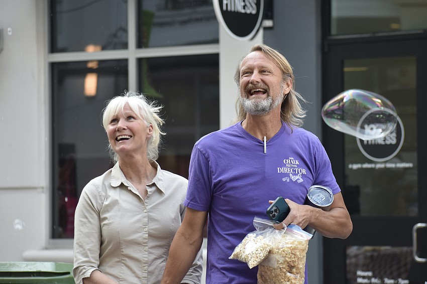 Denise Kowal and Bill Baranowski marvel at the bubbles.