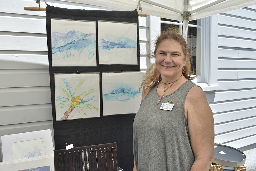 DAR member Holly Pisaturo displays her artwork outdoors.