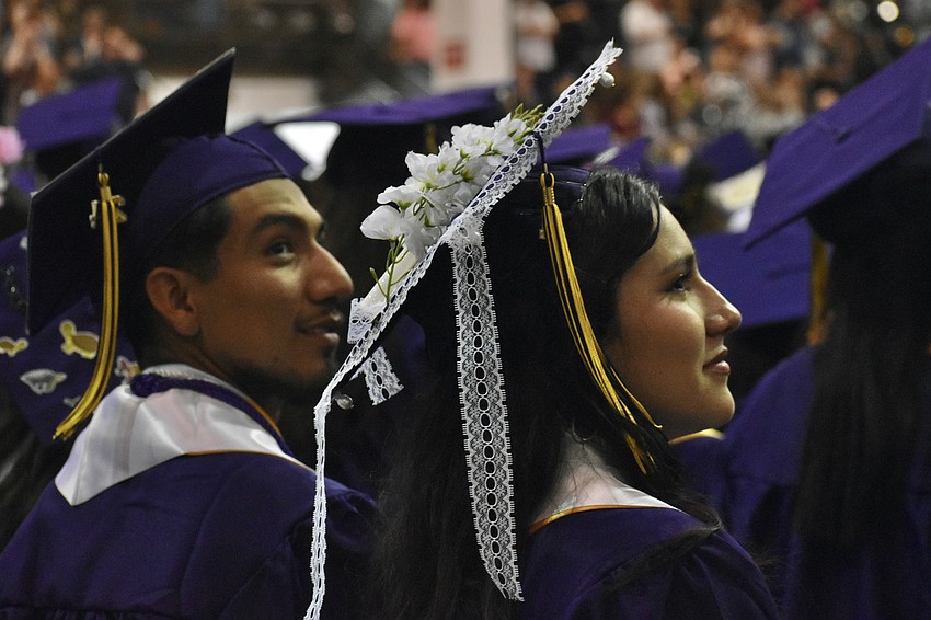 Fávian Pérez and Luiciana Pereira look into the stands during the ceremony.