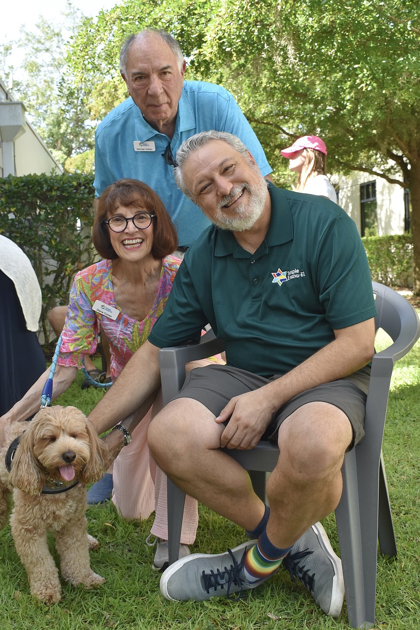 Bentley with his owners Diane and Norman Cohen, and Rabbi Michael Shefrin