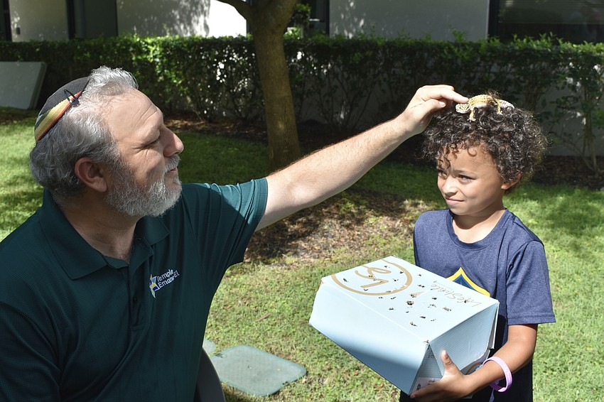 Rabbi Michael Shefrin meets Paxton Bridges, 8, and his leopard gecko Bodhi