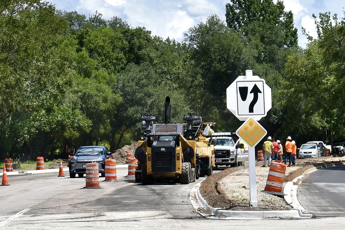 Drivers will experience some minor traffic delays as the intersection at Lakewood Ranch Boulevard and Clubhouse Drive is upgraded.