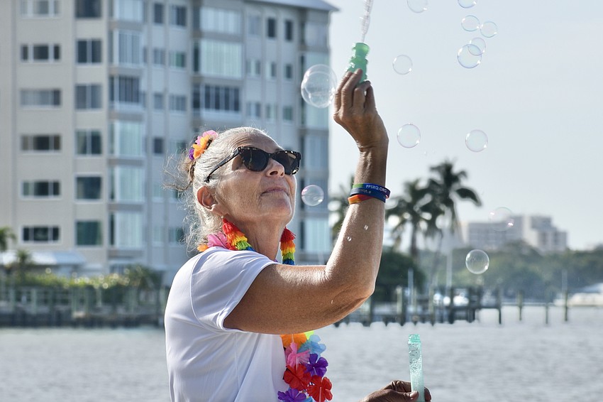 Cindy Effron brings some bubbles to the scene.