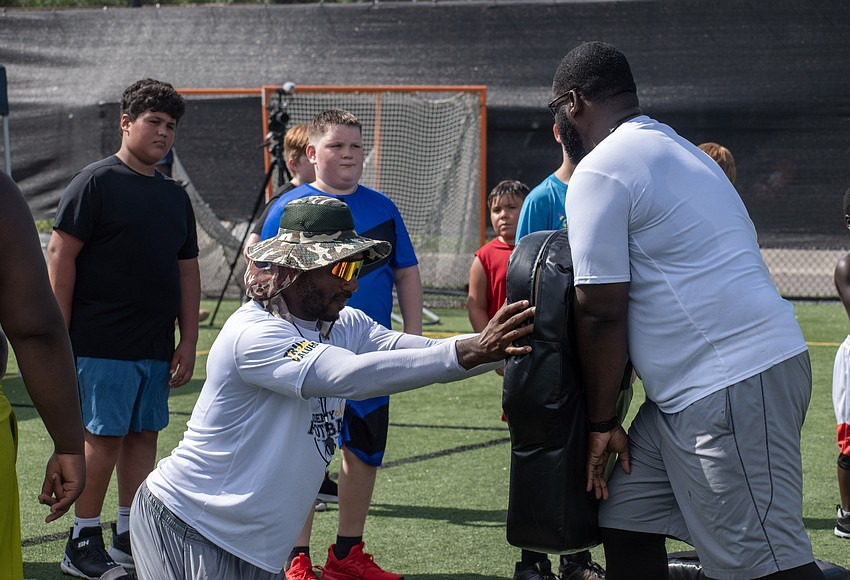 Former football pros give lessons at free camp for Sarasota youth