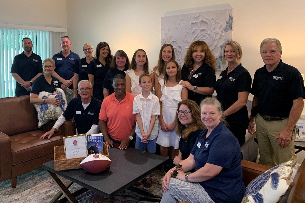 Former NFL and Florida State running back Warrick Dunn poses with a family and Sarasota Habitat for Humanity volunteers. Dunn's charitable  organization furnished two Habitat homes.