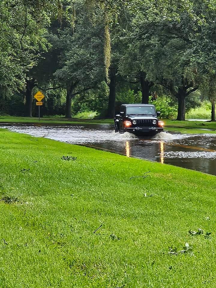 Nice to have a Jeep during a storm. This driver goes right into flooded Tara Boulevard on Monday.