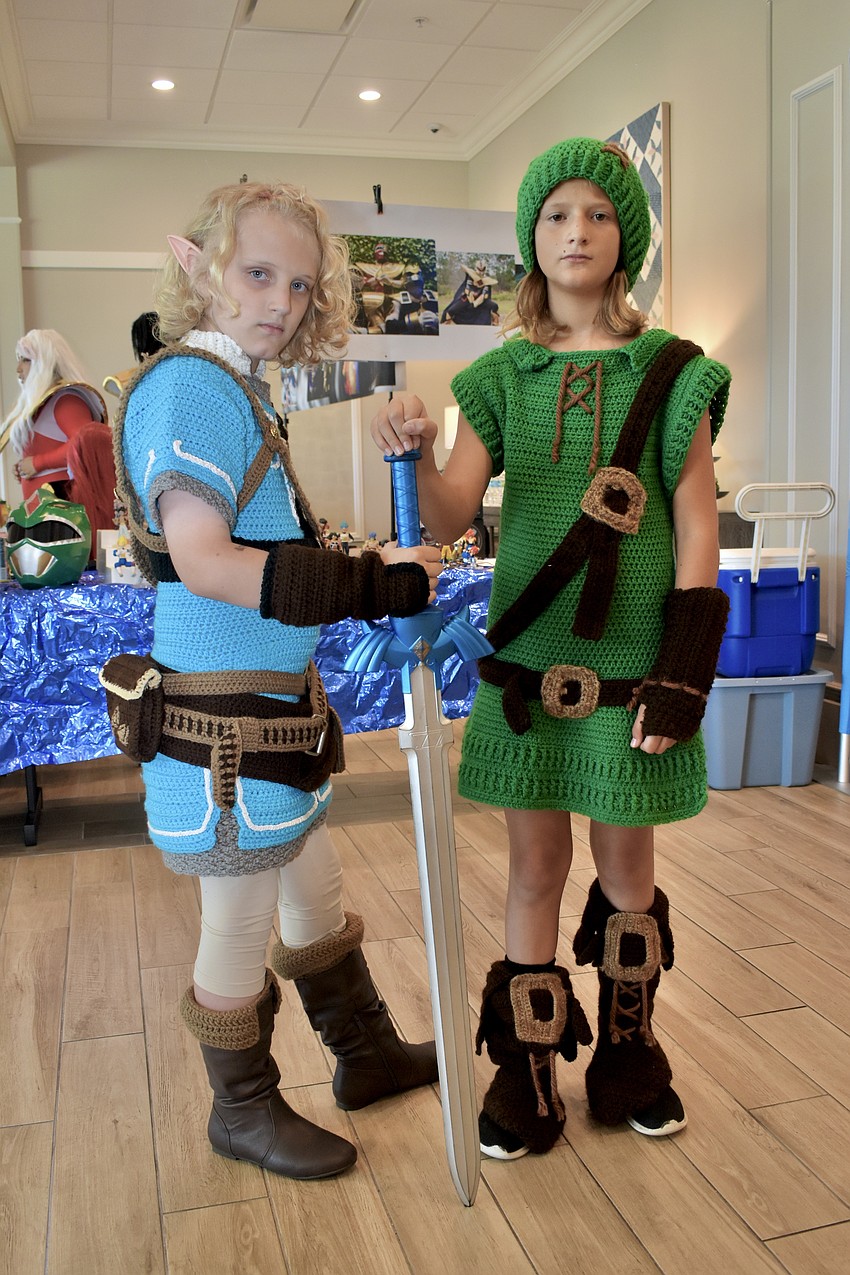 Brigg Wallace, 10 and Denali Richman, 10, dressed as Blue Link and Green Link from 