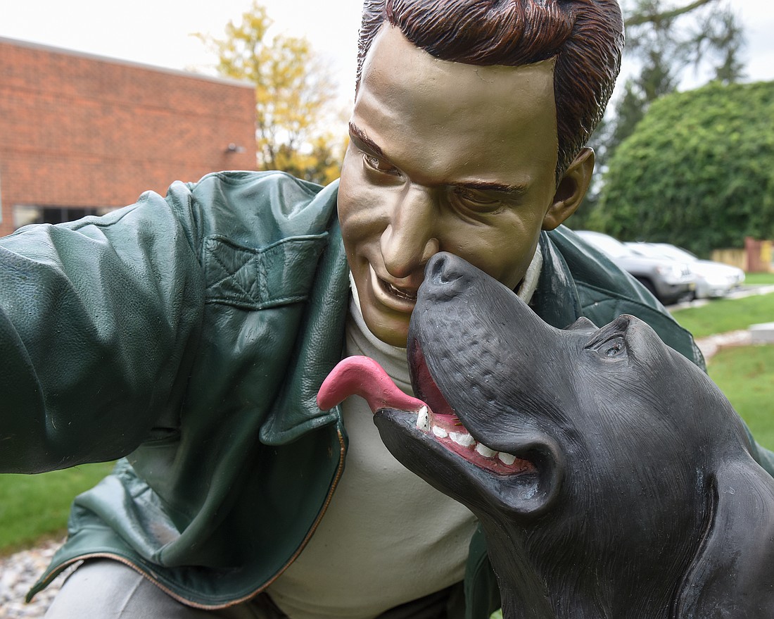 "Yuck Go Fetch" Seward Johnson, 1990, The Seward Johnson Atelier, Inc. Photo by David W. Steele