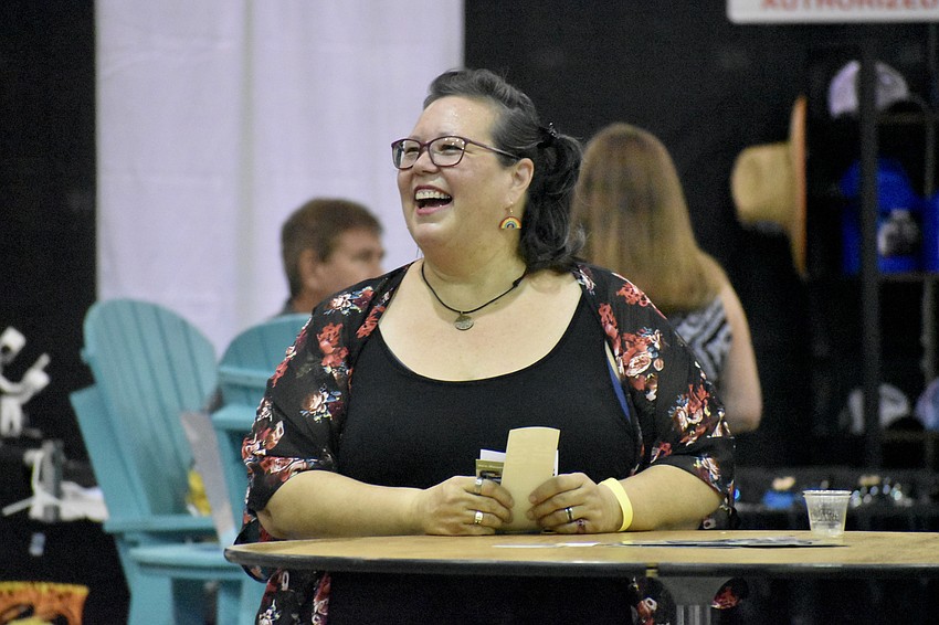 Kim Sobbe enjoys the music by Kettle of Fish.