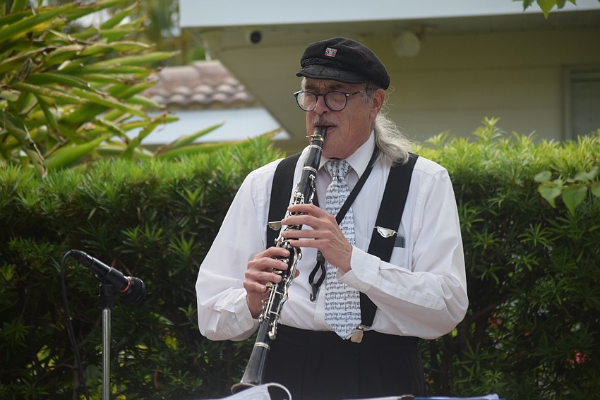 Wayne Pearson from the Jazz DaddyOs playing the clarinet.