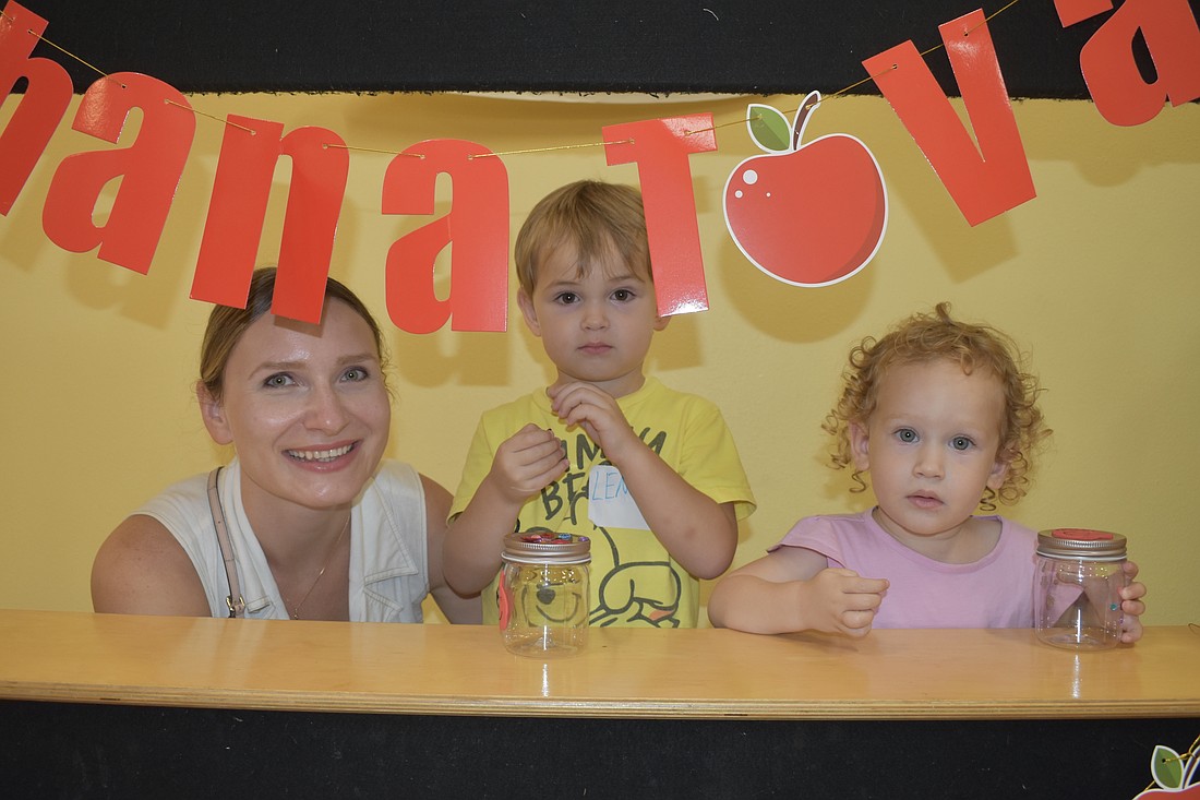 Yana Kevlin and her children Lenny Kevlin, 3, and Ava Kevlin, 2, decided to step inside the photo booth under the "Shana Tova" sign.