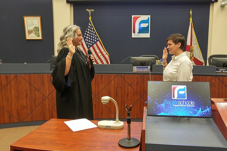 Judge Melissa Distler swears in School Board member Sally Hunt, right, on Nov. 22, 2022. File photo by Brent Woronoff