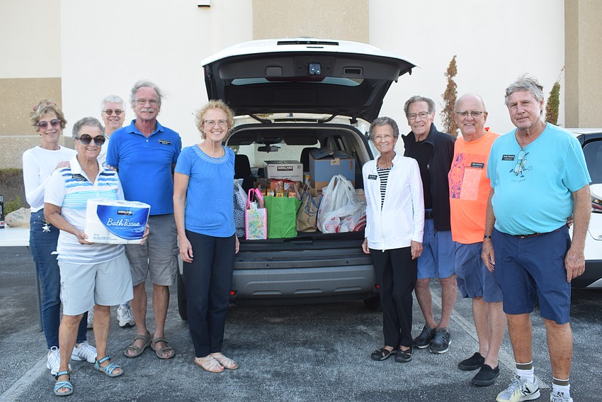 Left side: Holly Braun, Brent Piersma, Ann Quackenbush, Dennis Piermont and the Rev. Julia Piermont.
Right side: Sue Wertman, Mike McCullough, Michael Gardiner and Andy Sawyer at the Christ Church food drive.