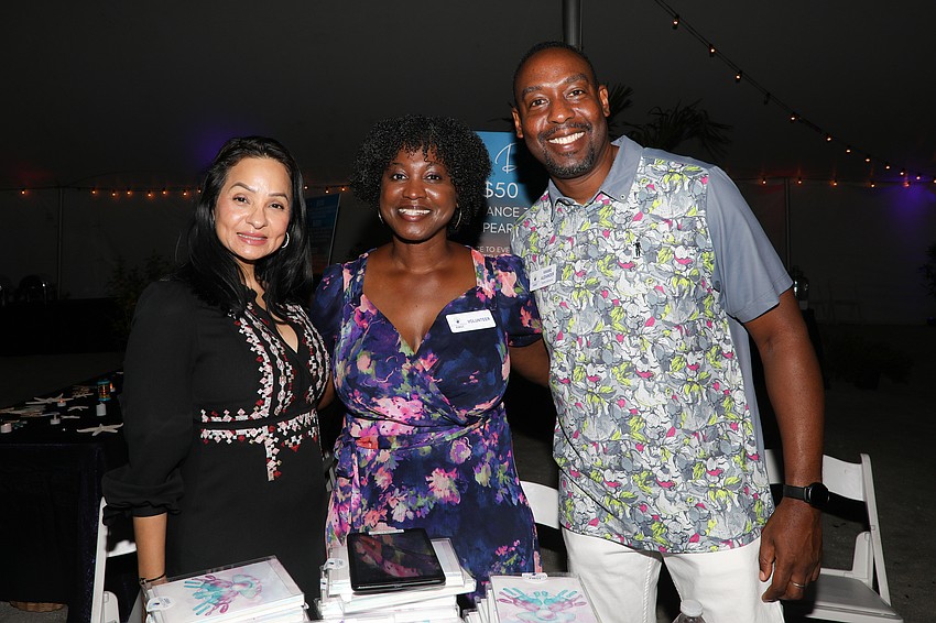 Yvonne Harper, Capricia Whiting and Kwame Alexander sell handmade notecards benefiting Children First.