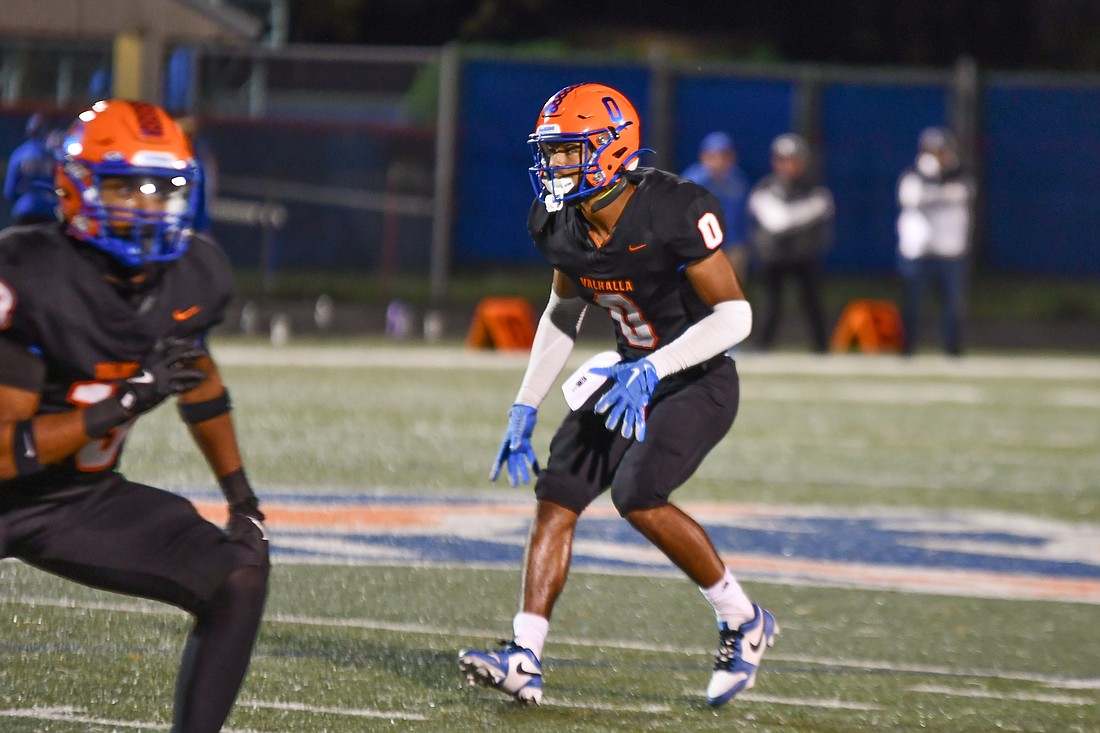 Warriors defensive back Ivan Taylor (No. 0) back pedaled in the defensive backfield.