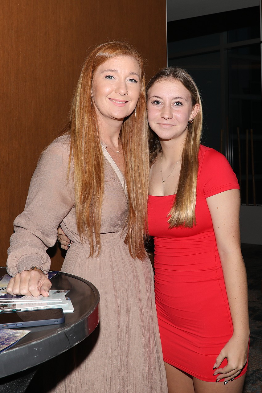 Despite looking like sisters they are in fact mom Brandi Moore and her daughter, Marley.