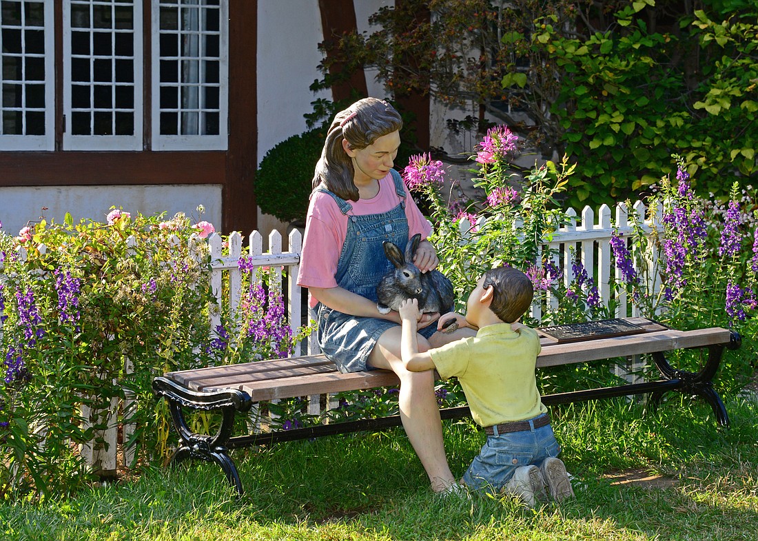 "Bunnies don't Bite," Seward Johnson ©2003 The Seward Johnson Atelier, Inc. Photo courtesy of David W. Steele