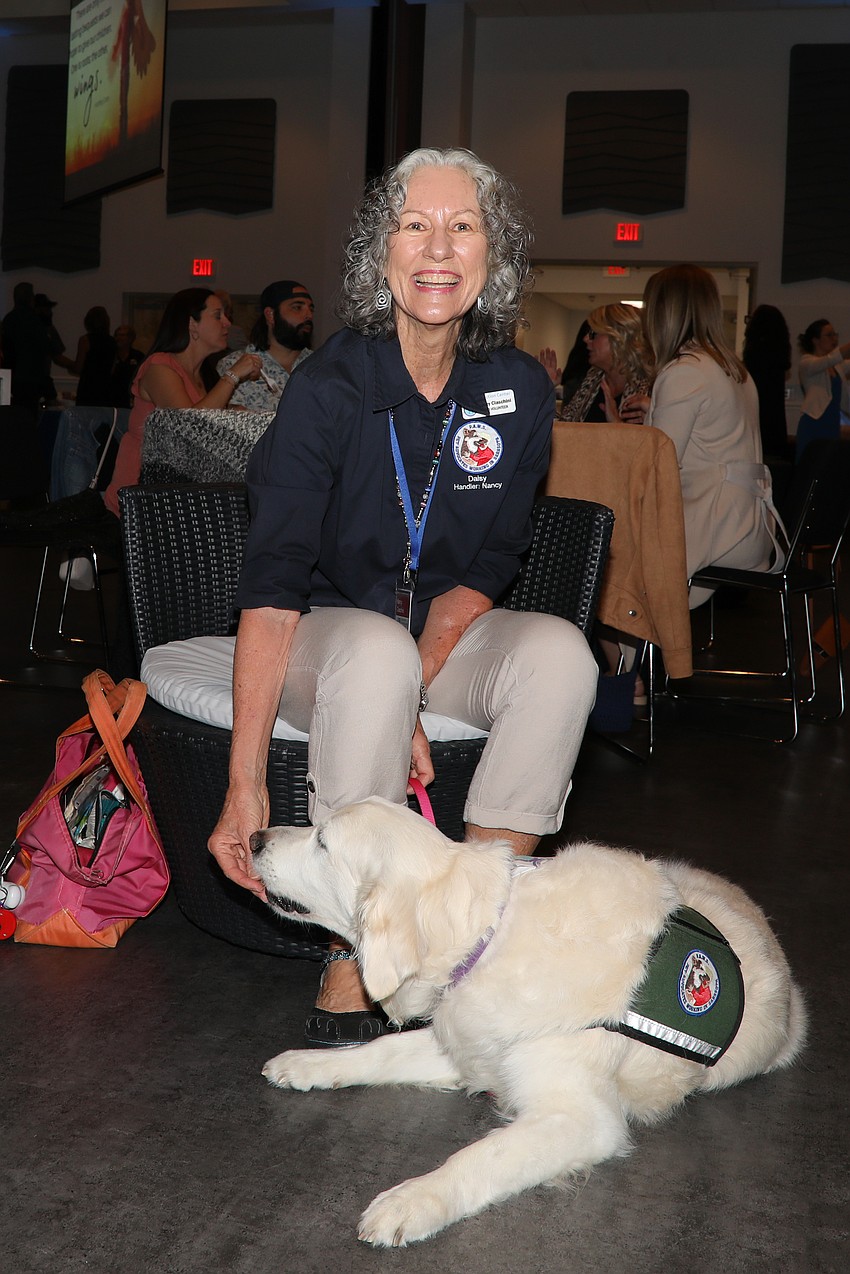 Nancy Ciaschini is a CPS volunteer and together with Daisy, her 12-year-old certified therapy dog, they work with children several times a week.