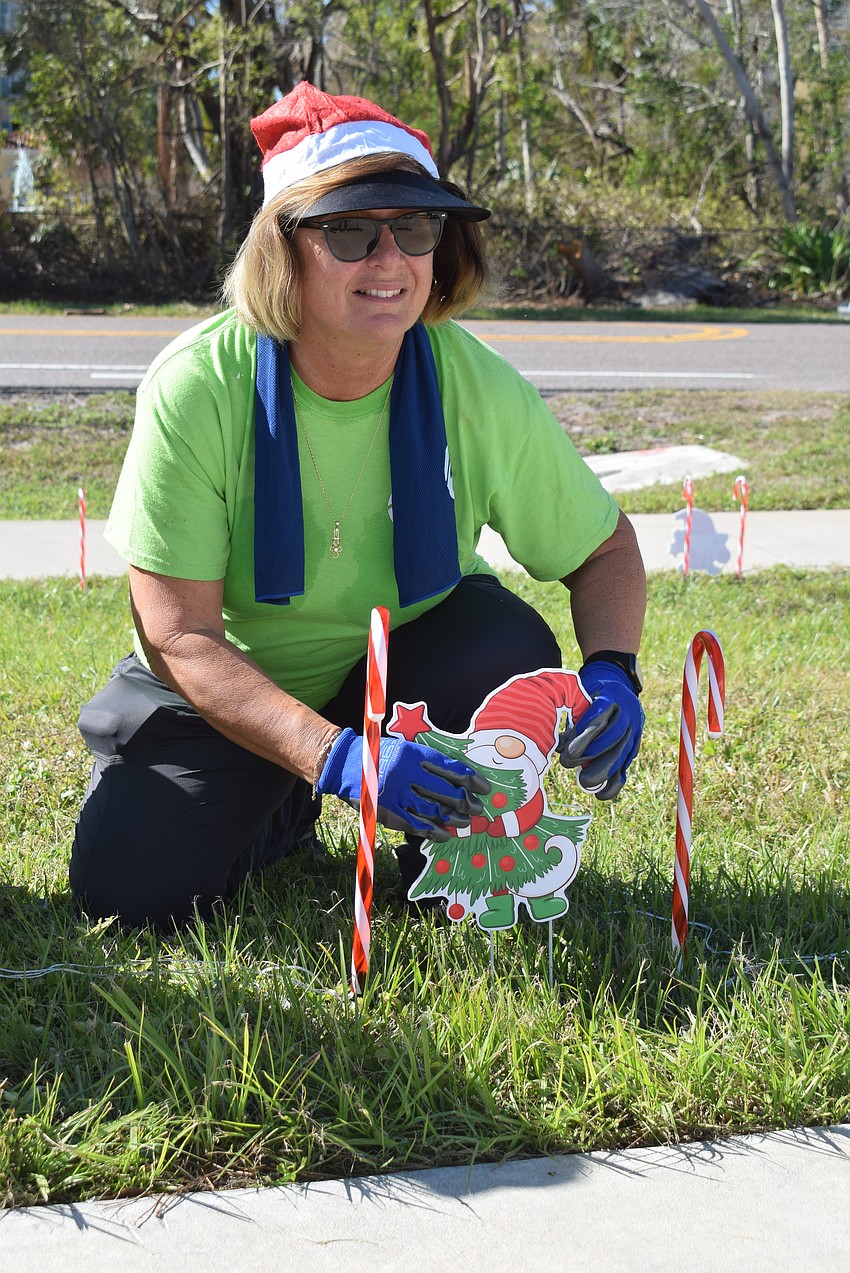 FPL Volunteer Rae Dowling decorating the Longboat Key Fire Rescue.
