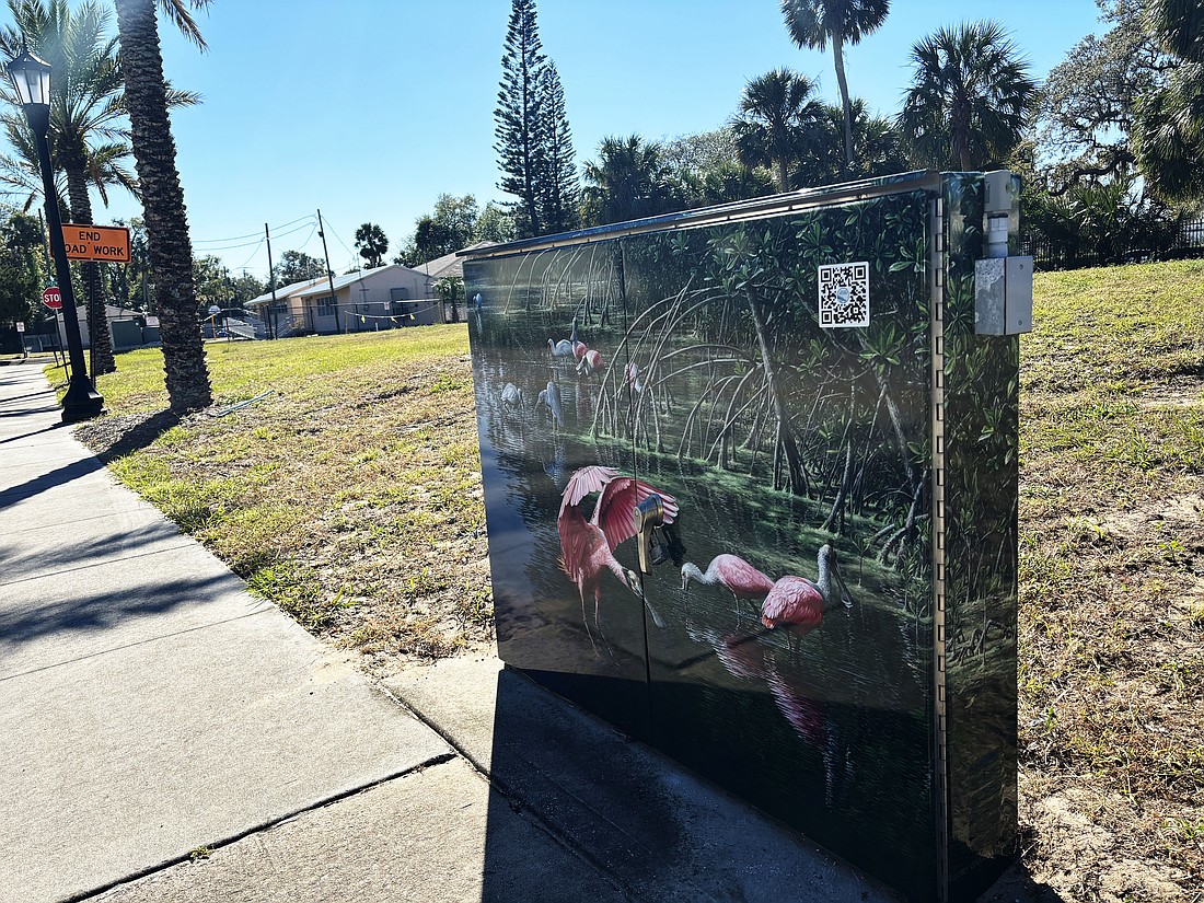 “Sanibel Tides,” a work by Gregory Grant, adorns the traffic signal box on Lewis Street. Photo by Jarleene Almenas