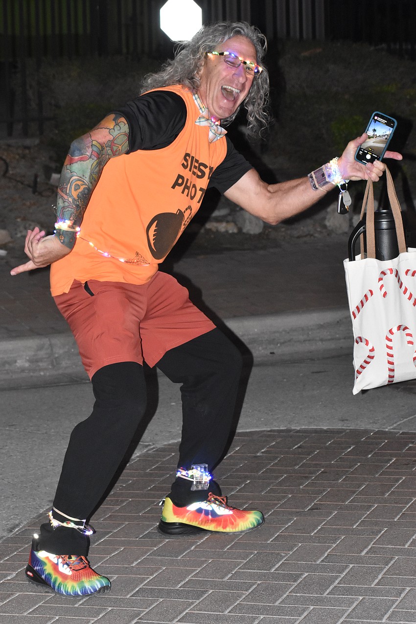 Siesta Photobomber Larry Frankel