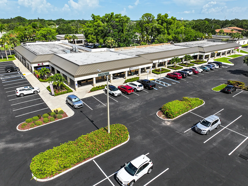 A new tenant signed a lease at 1810 59th St West in Bradenton.