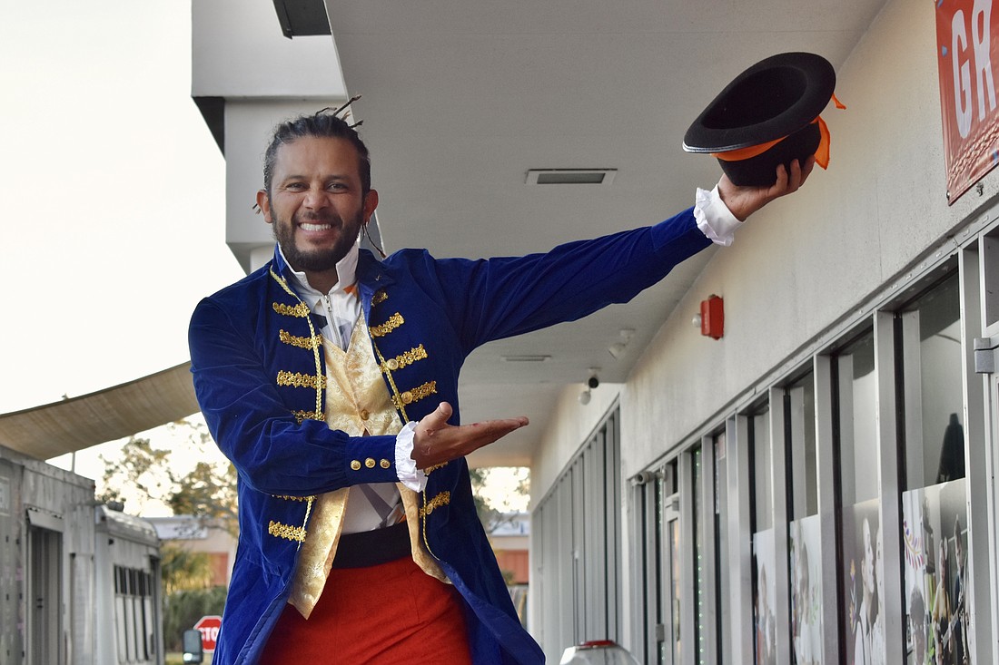 Eddy Ossa welcomes grand opening attendees into CreArte Latino.