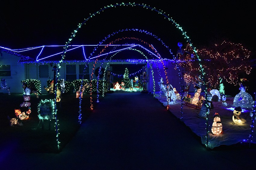 An archway covers 3643 Lakewood Dr. in Colonial Oaks