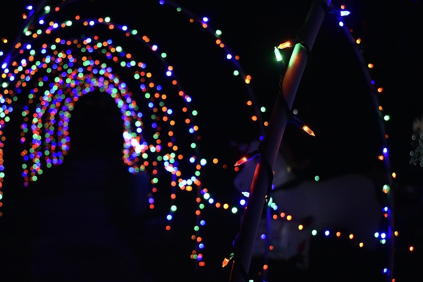 An archway covers a sidewalk on Lakewood Drive in Colonial Oaks.