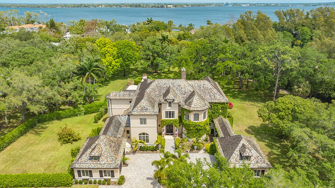 A Bradenton estate along the Manatee River has been listed for sale.