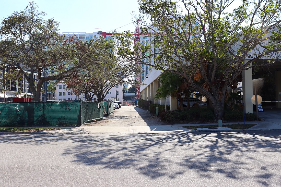 This alley separates the Hyatt Regency property (right) and The Quay Block 1. Kolter Urban proposes to build above the west half of the alley at 15 feet.