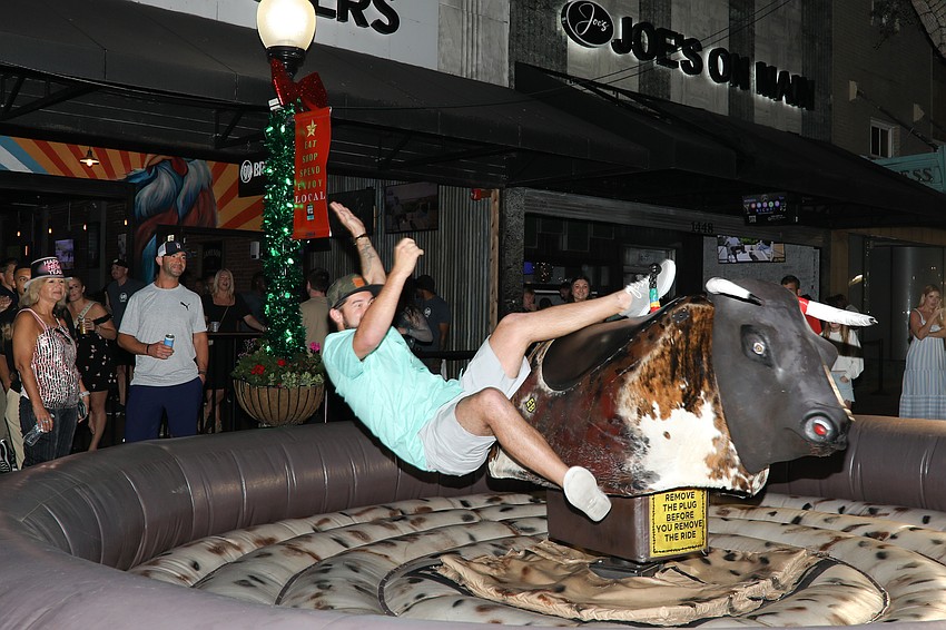 Dalton Lane falls off the mechanical bull just short of the 8-second mark.