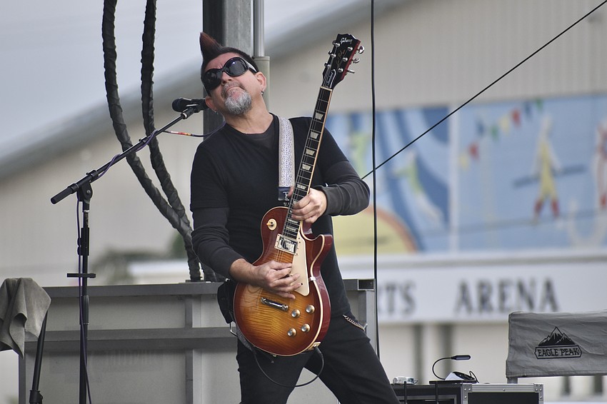 Rob Finan plays with 22N.