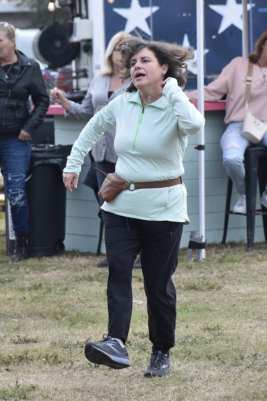 René Bourdeau dances to the music of 22N.