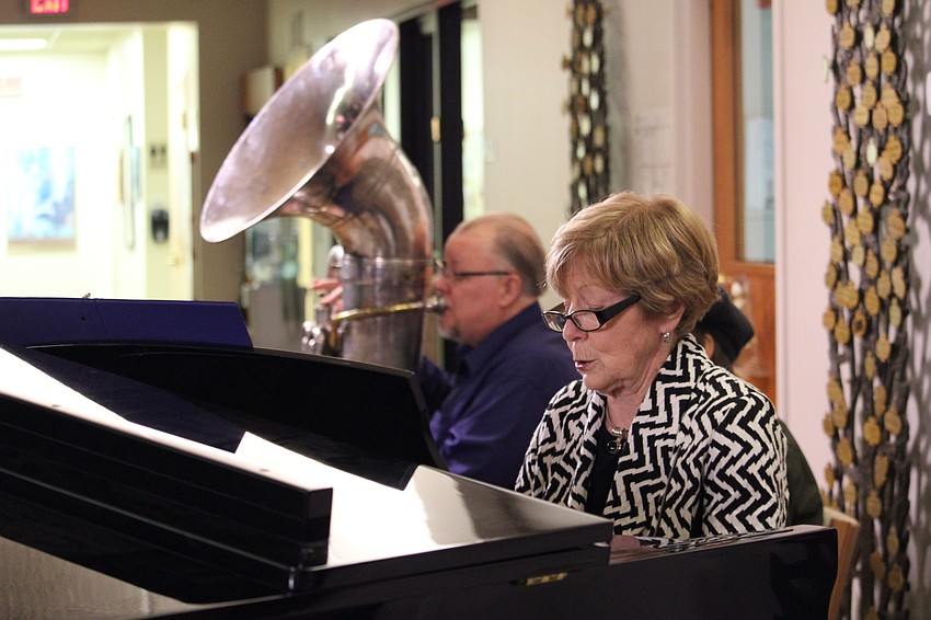 Pianist Mary Green plays alongside Kid Dutch.
