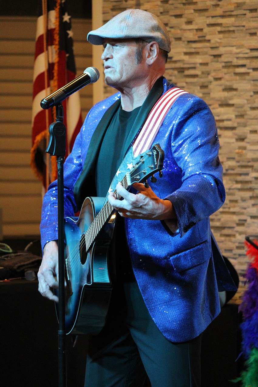 Billy Lindsey has dancers 