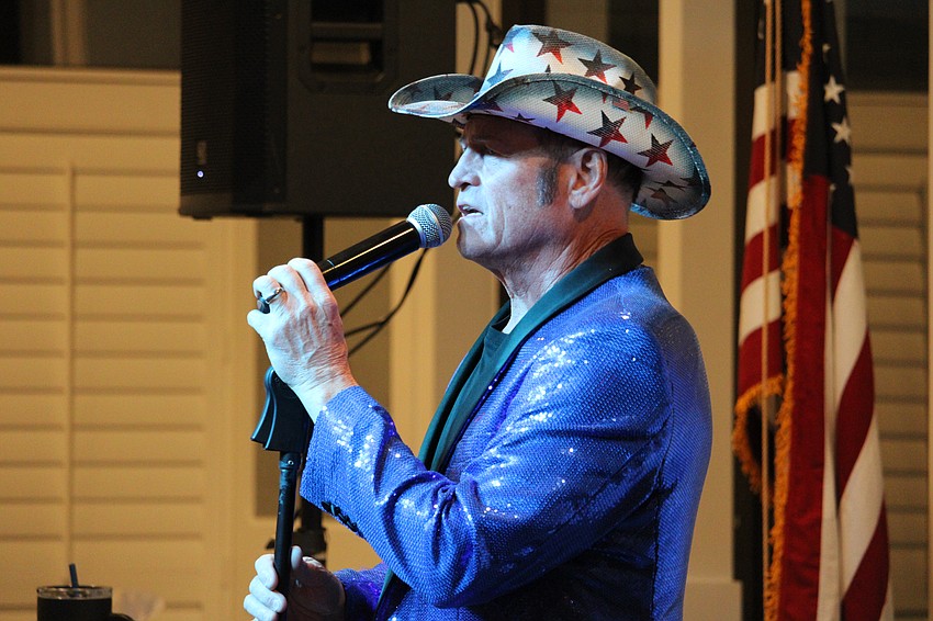 Billy Lindsey gets the crowd going with 