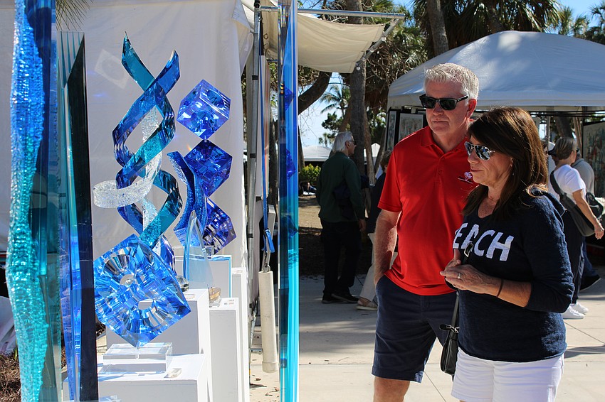 Jim and Lisa Jorden admire the work of glass artist Will Grant.