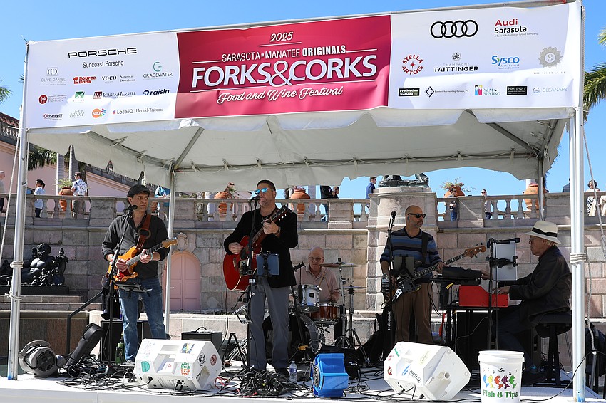 Dana Lawrence and Kettle of Fish provide live music.