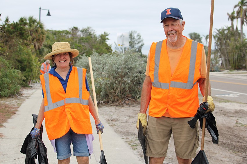 Belinda Bauer and Pete Haselhorst join the community cleanup.