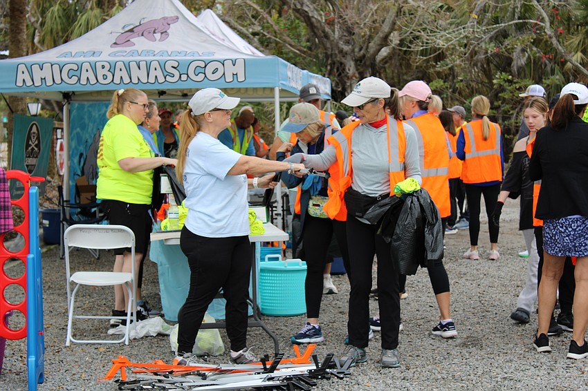 Members sign in at Longboat Key Chapel.