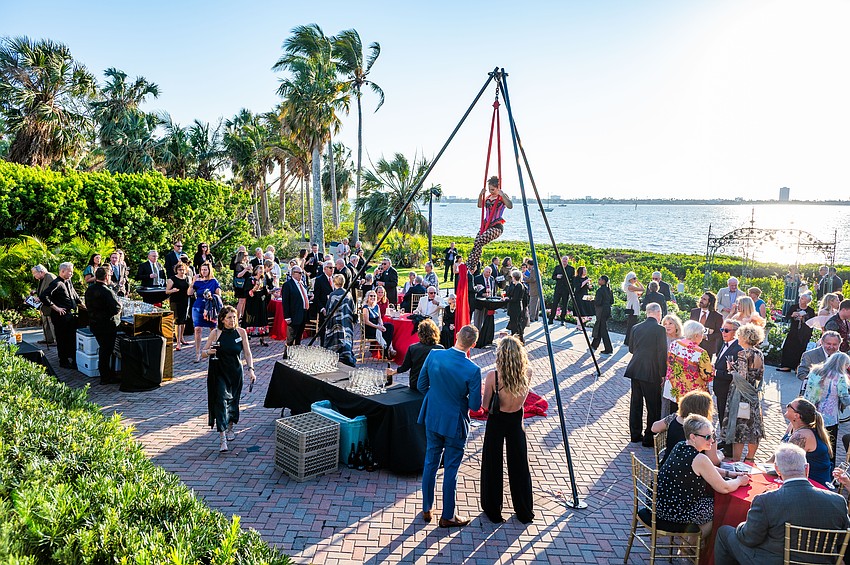 Guests enjoy a cocktail hour on the patio with live entertainment.