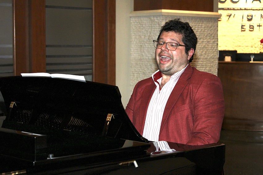 Musician Michael Bodnyk kicks off the annual dinner.