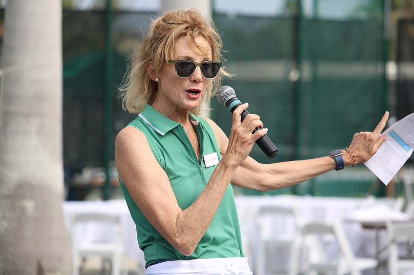 Carolyn Christian from the Bird Key Women's Association welcomes attendees before the competition begins.