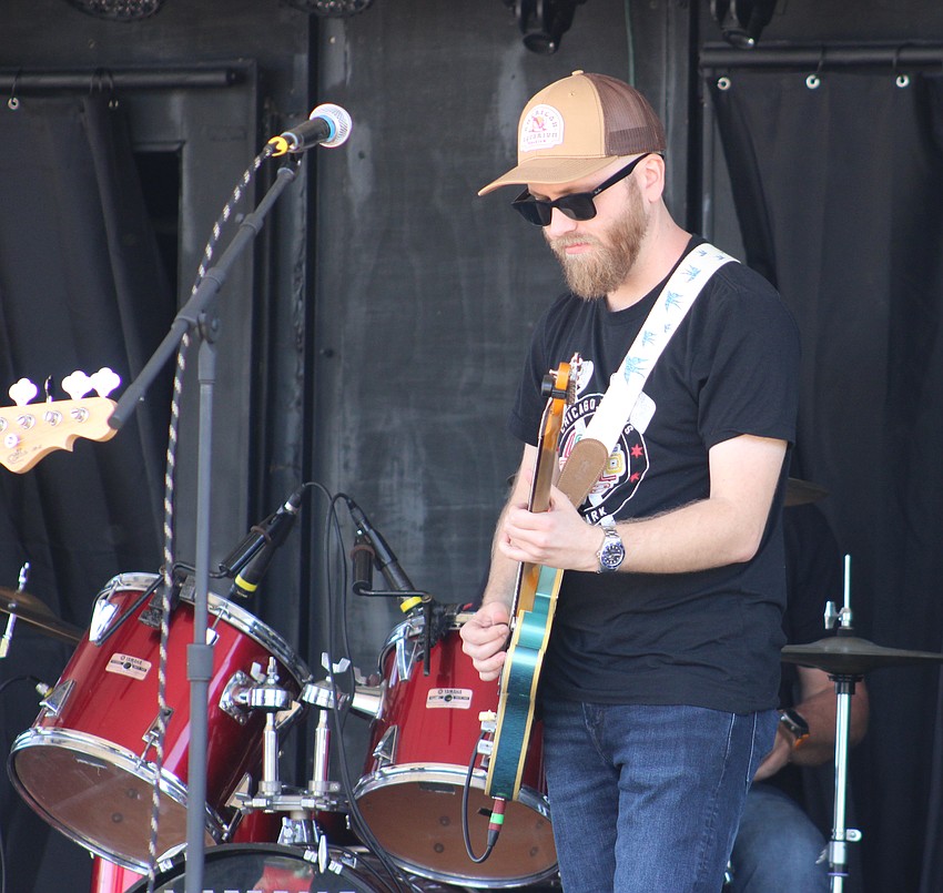 Jonathon Hartsfield entertained the crowd at Dag Fest in Myakka City.