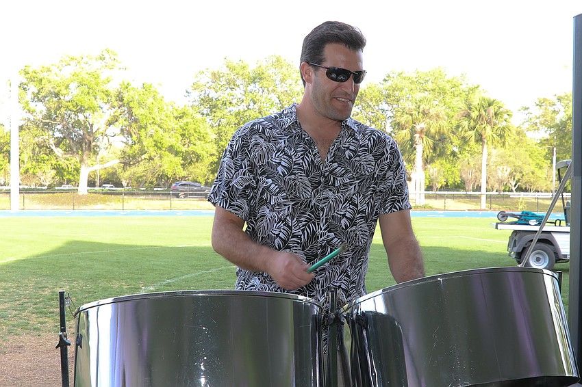 John Patti entertains with his steel drums during the cocktail hour.