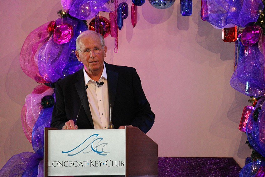 Commissioner Charles Eldridge welcomes dinner attendees.